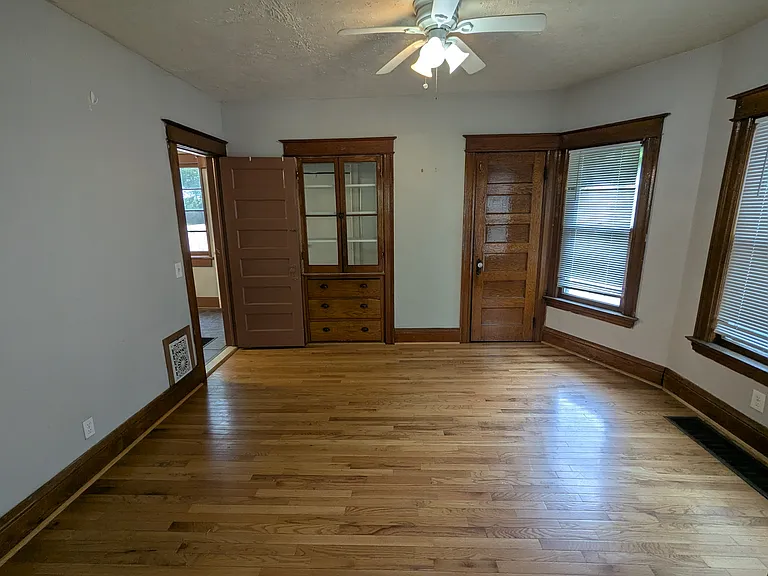 918 S Goodman St — Photo 3