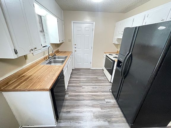 4th image of 2109 Lago Trl
