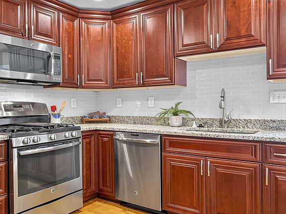 3rd image of 201 College Ave #3
