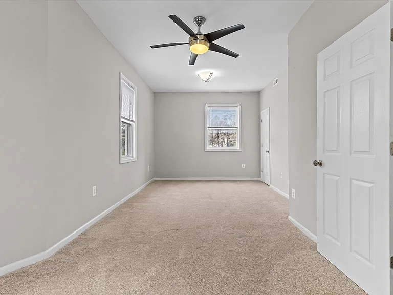 2510 Roslyn Ave — Photo 25