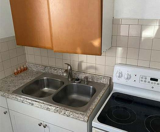 4th image of 418 Adelia Ave