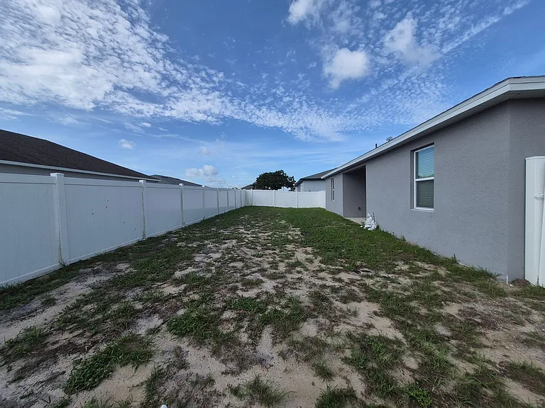 642 Desmoines Ct — Photo 16