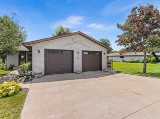 1106 Candlewick Dr NE, Poplar Grove, IL 61065