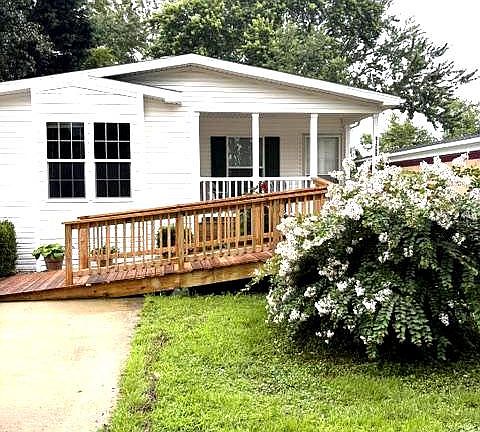 3rd image of 31760 Janice Rd