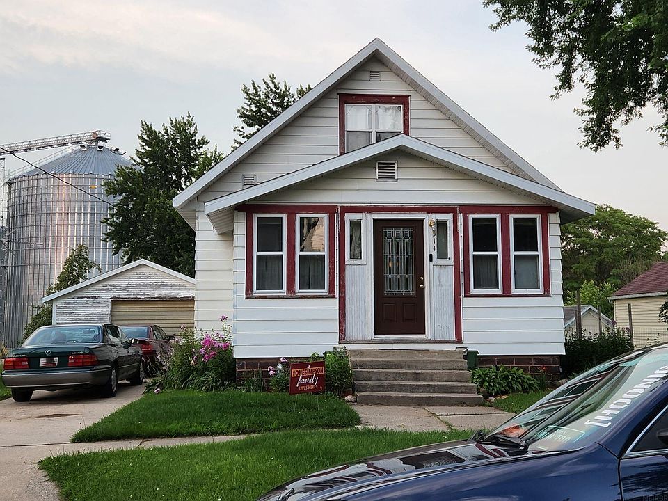 1st image of 311 2nd St SE