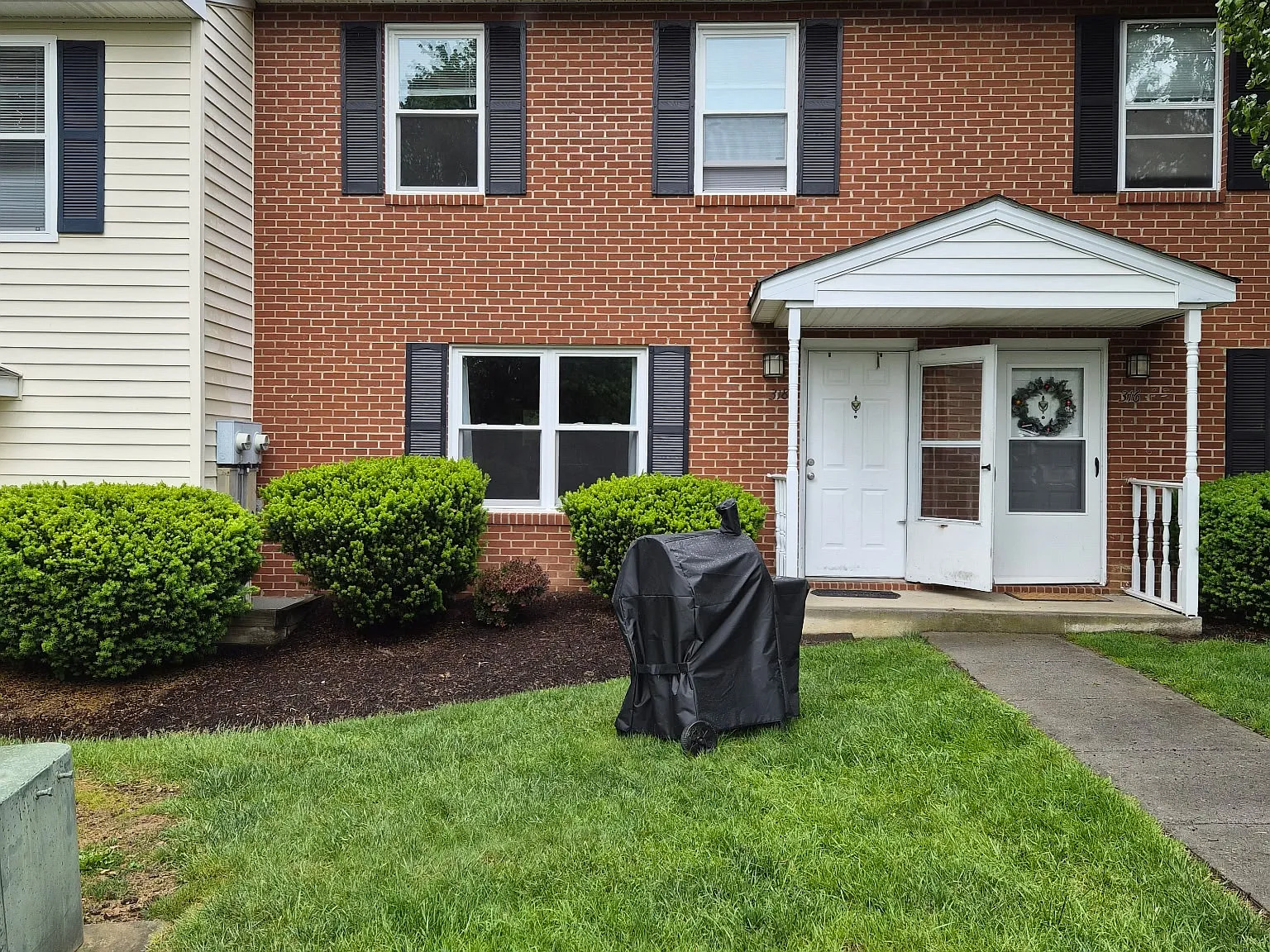 4 bed, 2.5 bath, 1480 sqft, $2,200 — Photo 1