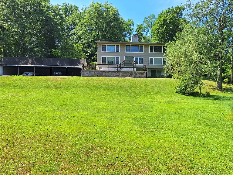 1115 Dogwood Ct #1 — Photo 2