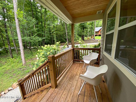 3rd image of 984 Cahill Drive