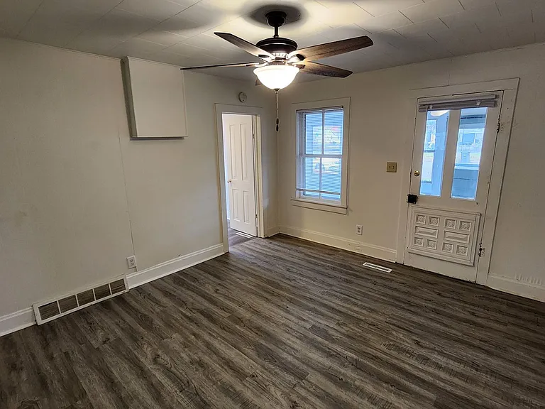 1127 Liberty St — Photo 4