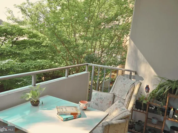 5101 River Rd APT 405, Bethesda, MD 20816