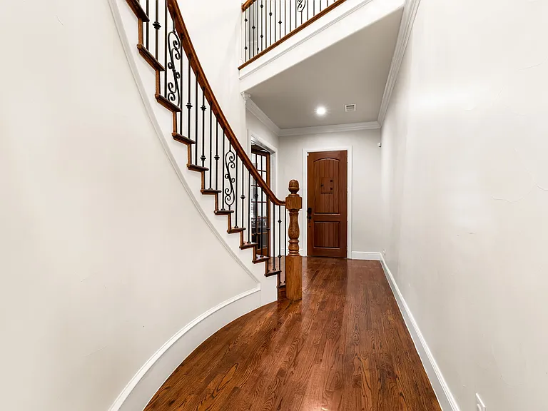 5820 Prospect Ave — Photo 4
