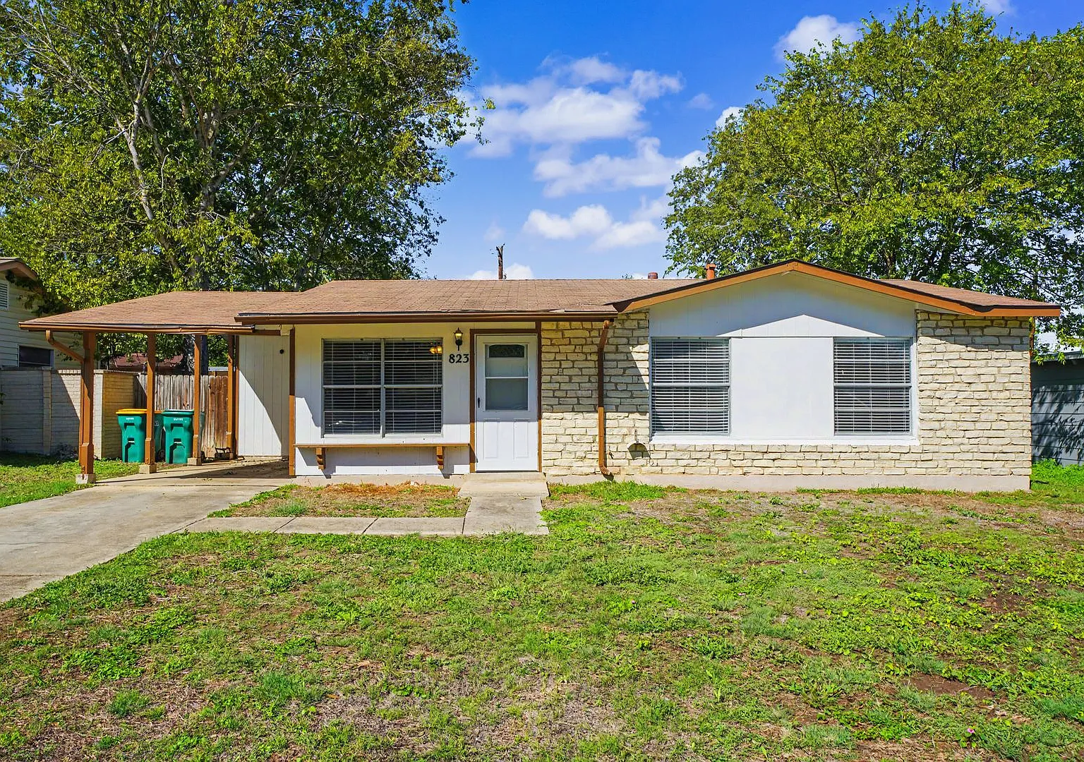 Charming 3-Bedroom Home in Universal City - Realtor Commission: $350 — Photo 1