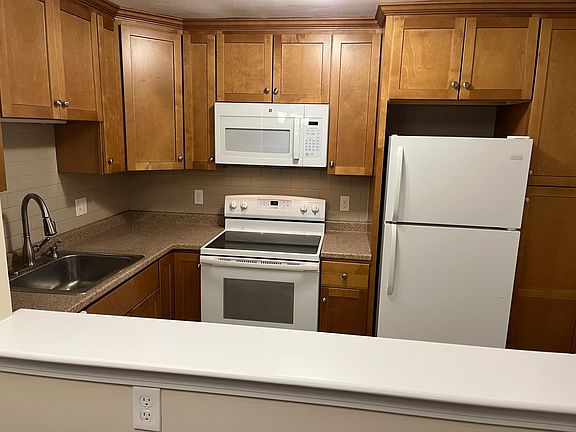 4th image of 194 Lincoln St APT 3