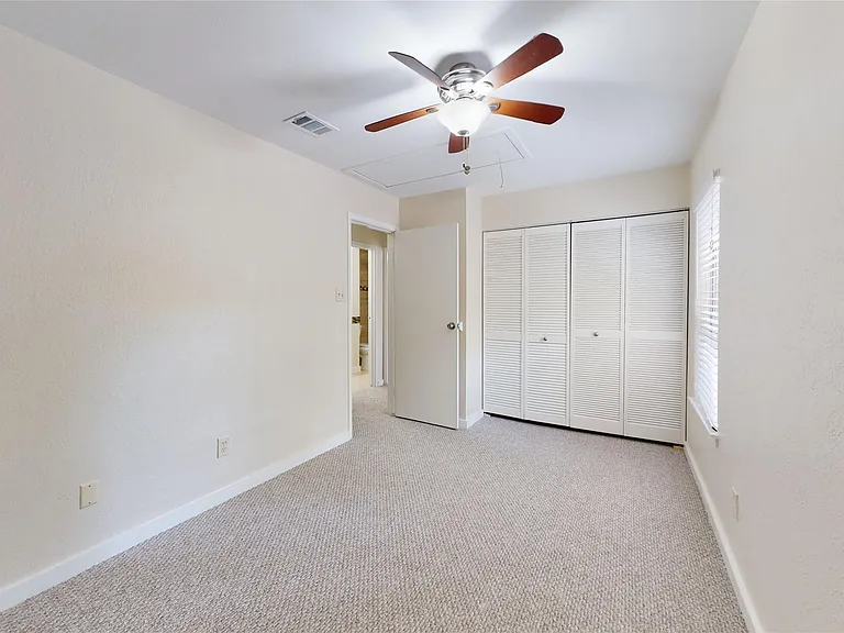 2105 N Red Cedar Cir — Photo 16