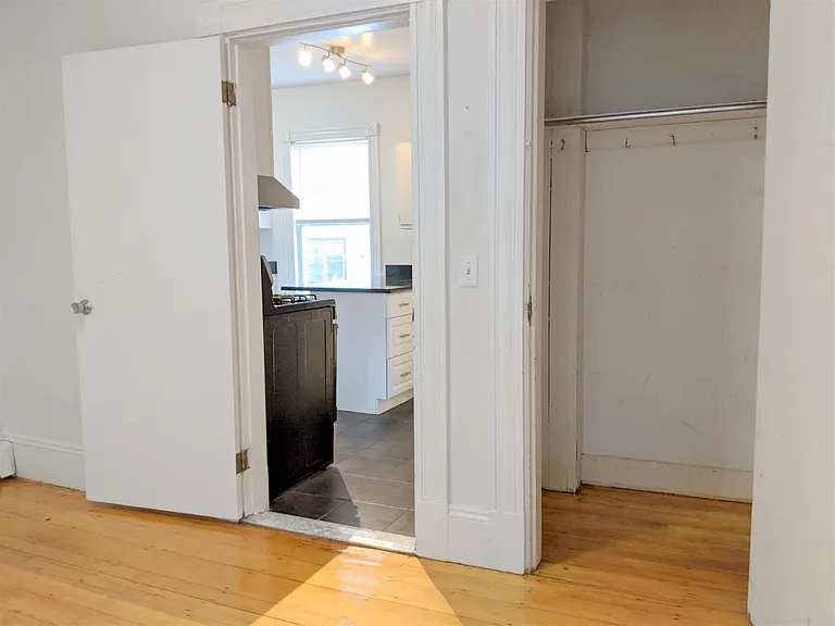 392 Washington St — Photo 12