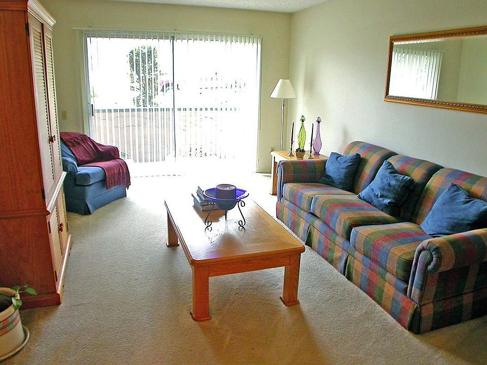 Light and bright livingroom