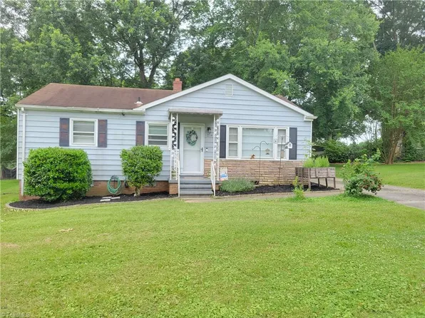 214 Springwood Dr, Burlington, NC 27215