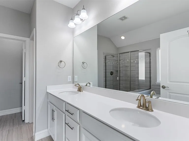 2904 Redbud Ln — Photo 14