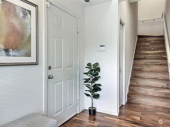 3rd image of 16036 NE 94th Way