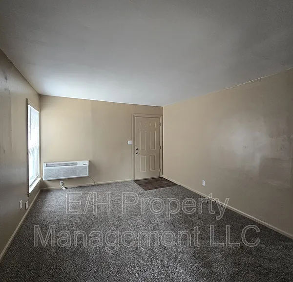 1952 S Hiram Ave — Photo 4