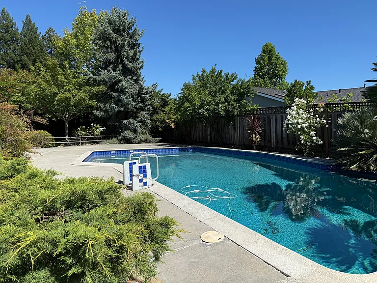 681 Rock Island Cir — Photo 2