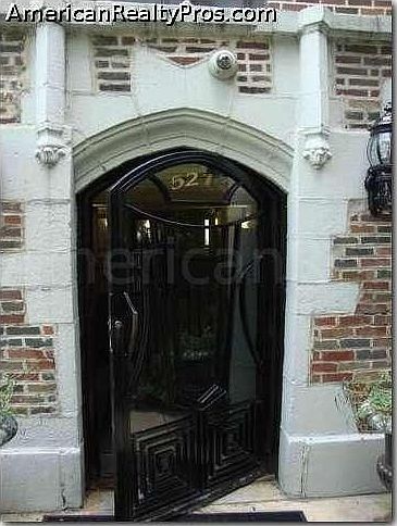 2nd image of 5210 S Woodlawn Ave APT 206