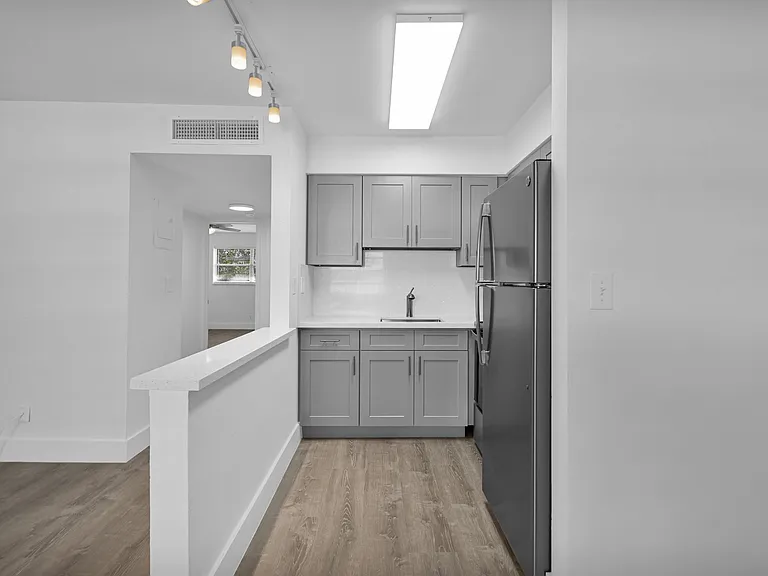 4051 NE 13th Ave #69 — Photo 28