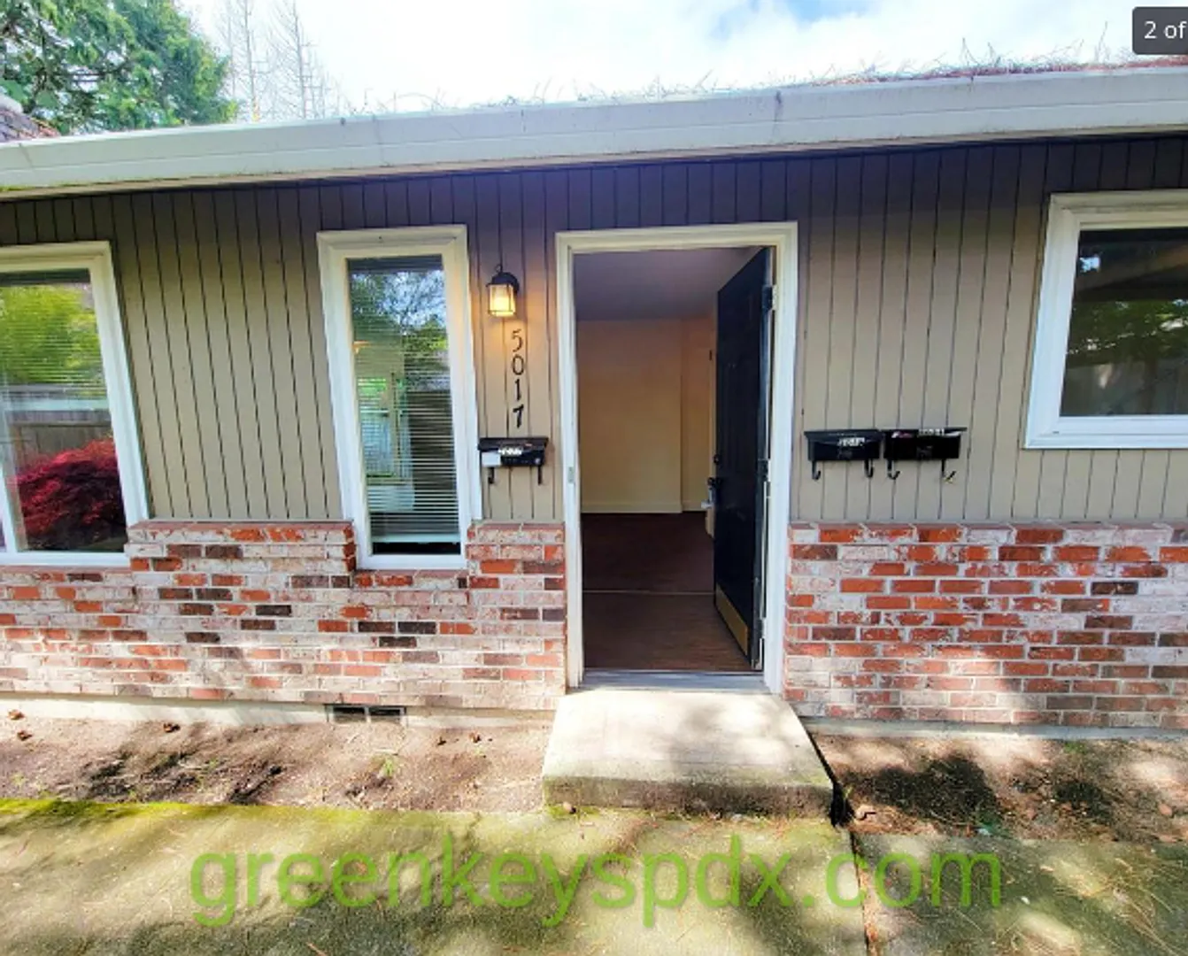 Fresh and clean 2-bedroom unit with a HUGE totally fenced yard. — Photo 1