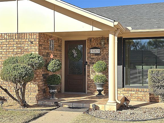 2nd image of 323 Beaumont Dr
