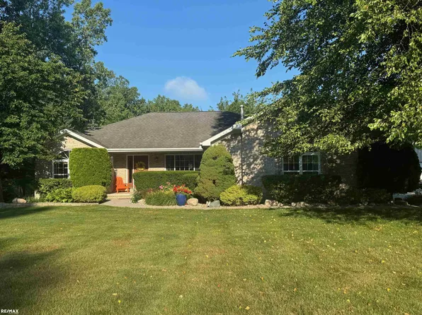 7844 Morrow Rd, Cottrellville, MI 48039