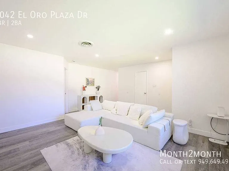 9042 El Oro Plaza Dr — Photo 2