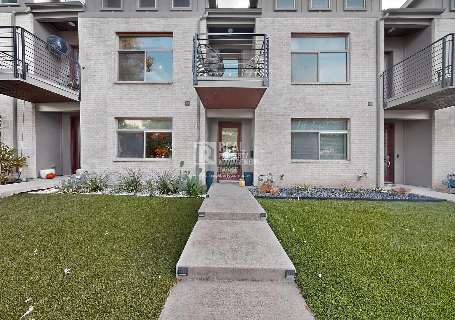 2 Bedroom Home in Dallas Available for Rent — Photo 3