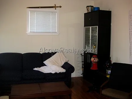 4 bed, 2.0 bath, 1400 sqft, $4,500 — Photo 4