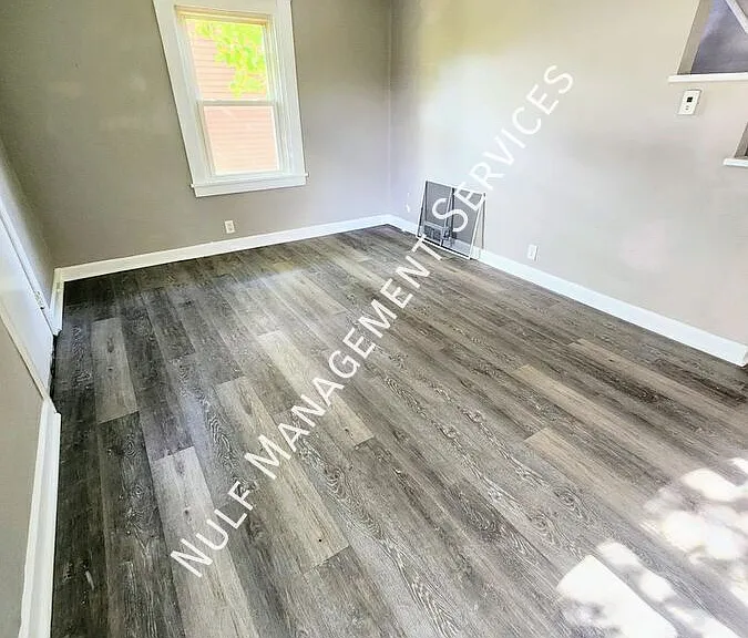 878 Miller Ave — Photo 2
