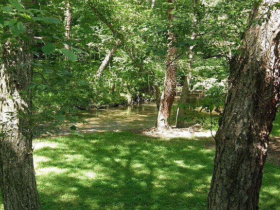 4th image of 1918 Creekstone Ln