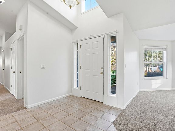 4th image of 734 E 15th Cir