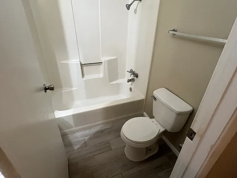 1023 W Commercial Ave #B — Photo 1