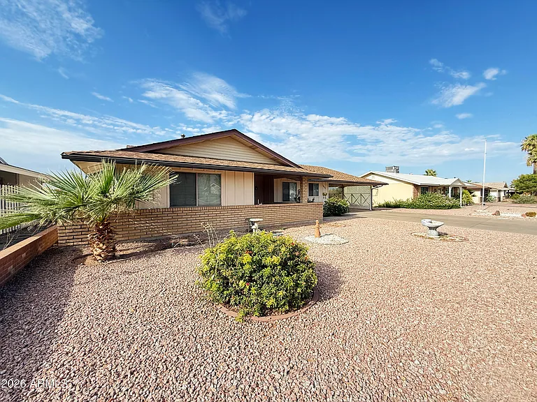 10027 W Peoria Ave — Photo 2