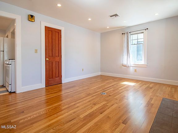 5th image of 116 W University Blvd