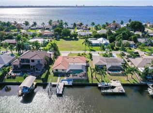 425 Coral Dr, Cape Coral, FL 33904
