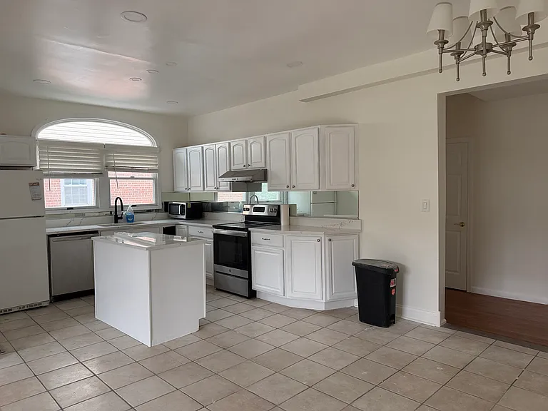 316 Euston Rd S #2 — Photo 2