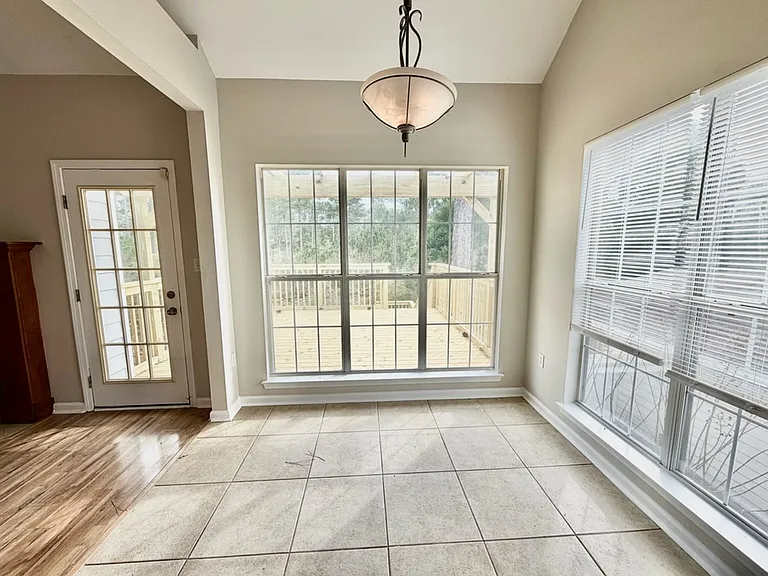 81 Lake Front Dr — Photo 8