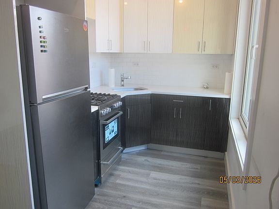 2nd image of 428 Wythe Ave #504