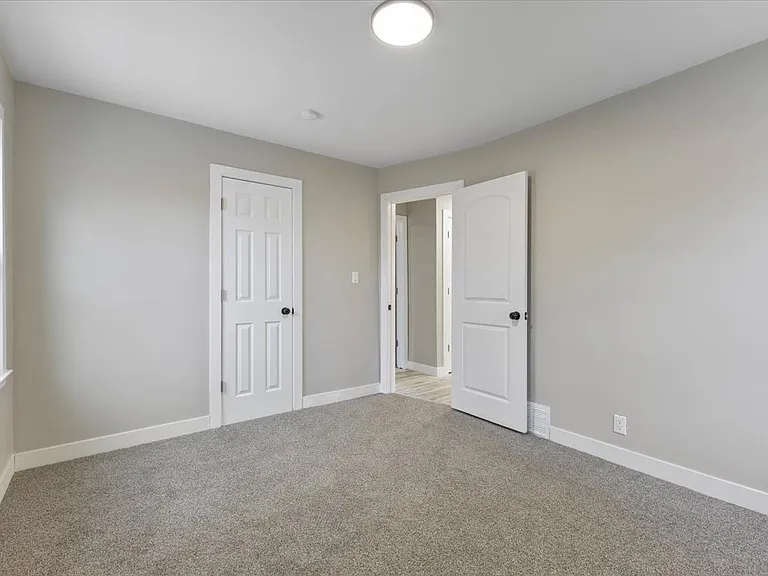 407 E Hayes Ave — Photo 12