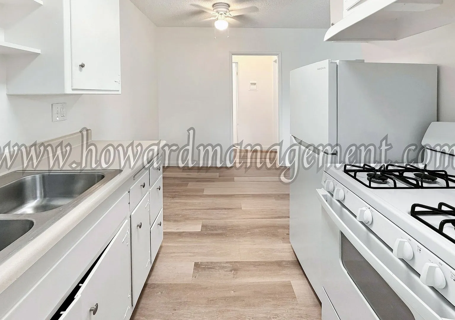 ** Move In Special** 4124 Grand View! Prime Location, All Vacancies Currently Offering 2 Week Fre... — Photo 4