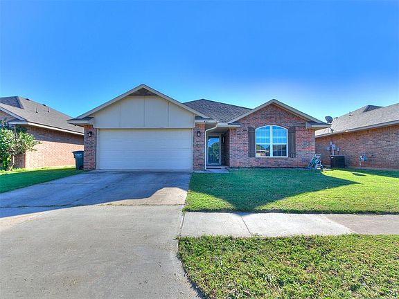 2nd image of 432 Hidden Creek Way