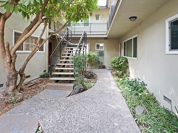 2nd image of 2102 La Canada Crest Dr APT A