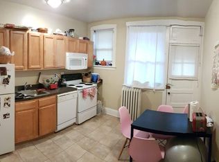 1110 Davis St APT 3, Evanston, IL 60201