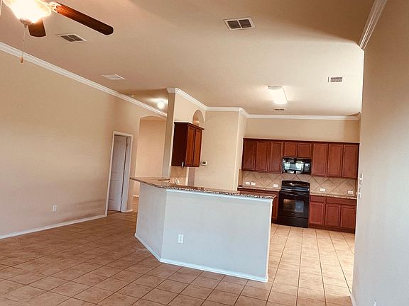 4th image of 1112 Nocona Dr