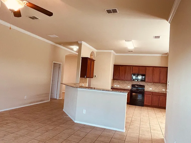 1112 Nocona Dr — Photo 4